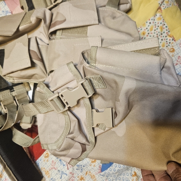 Tactical Sporting Vest Desert Camoflauge pattern Minimal wear - Picture 10 of 11